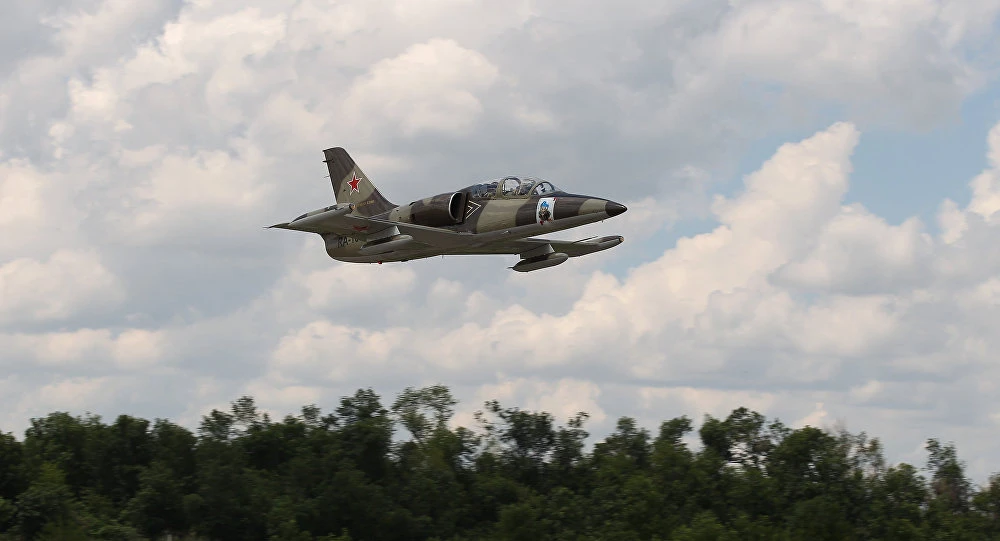 Một chiếc máy bay huấn luyện L-39 của không quân Nga vừa rơi xuống biển, hai phi công mất tích. Ảnh: SPUTNIK