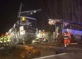 Tàu lửa đâm xe buýt đứt đôi, 4 học sinh thiệt mạng