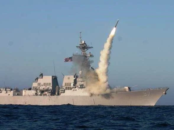 Hiện tên lửa Tomahawk chỉ được triển khai trên tàu chiến nổi và tàu ngầm. Ảnh: NBC NEWS
