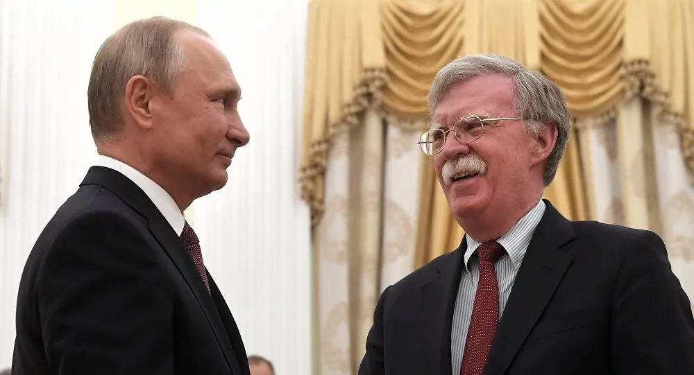 Tổng thống Nga Vladimir Putin (trái) tiếp Cố vấn an ninh Mỹ John Bolton tại Moscow (Nga) ngày 22-10. Ảnh:SPUTNIK