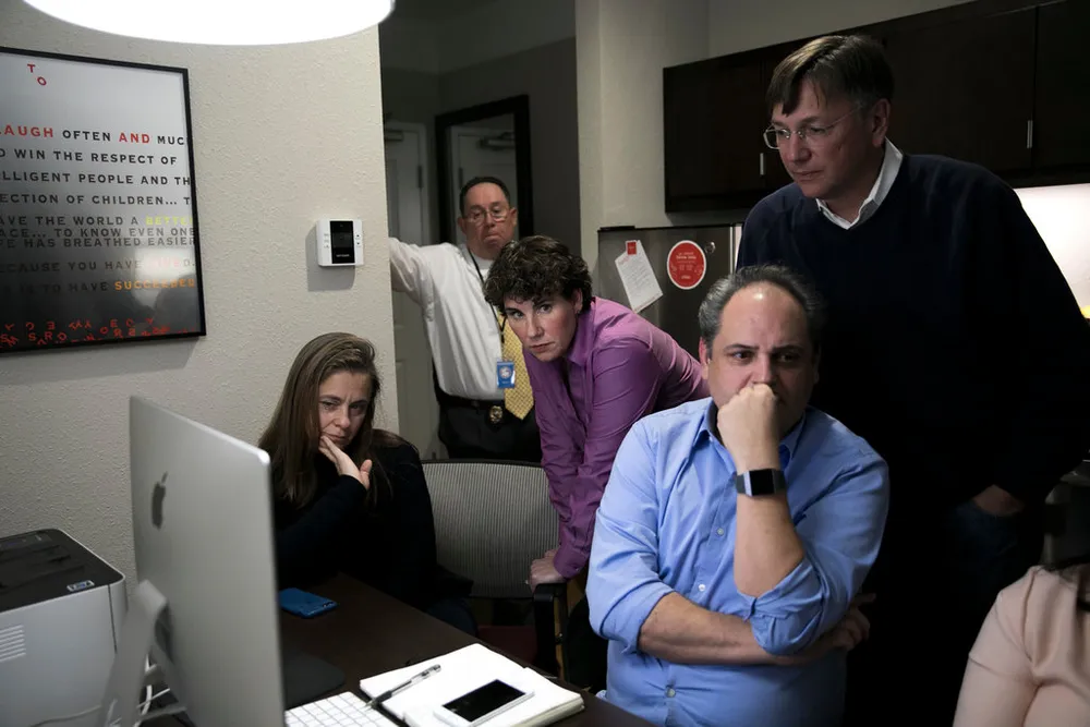 Bên trong phòng chiến lược của Ủy ban đảng Cộng hòa ngày 6-11. Ảnh: NEW YORK TIMES