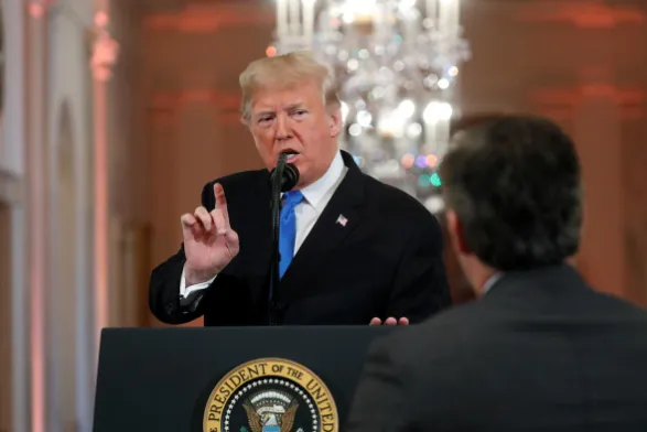 Nhà báo Acosta bị cấm vào Nhà Trắng lấy tin sau khi xung đột với ông Trump. Ảnh: REUTERS