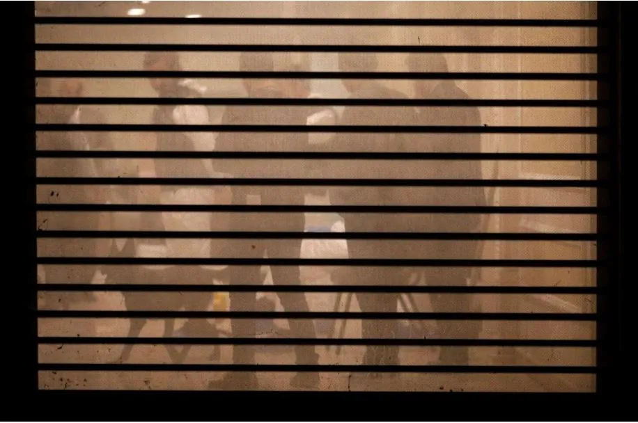 Cảnh sát Thổ Nhĩ Kỳ khám xét lãnh sự quán Saudi Arabia ở Istanbul hồi giữa tháng 10. Ảnh: REUTERS