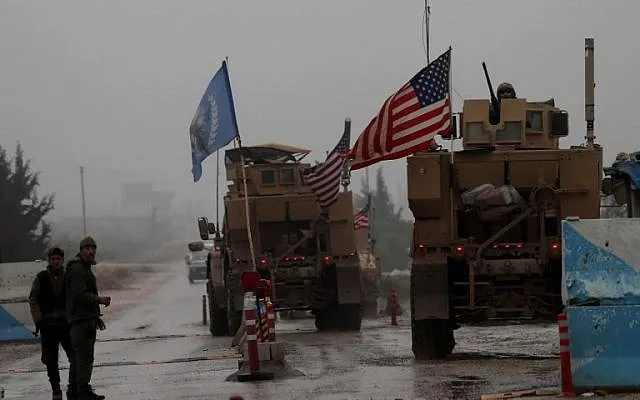 Binh sĩ và xe quân sự Mỹ ở Manbji (Syria) ngày 30-12-2018. Ảnh: AFP