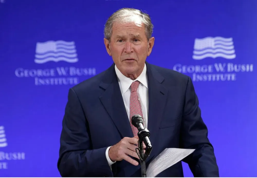 Cựu Tổng thống George W. Bush phát biểu trong một diễn đàn năm 2017. Ảnh: AP