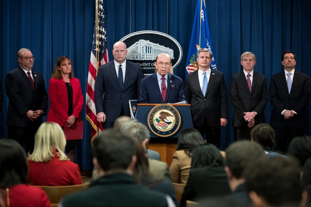 Bộ trưởng Thương mại Mỹ Wilbur Ross thông báo về việc truy tố Huawei ngày 28-1. Ảnh: NEW YORK TIMES