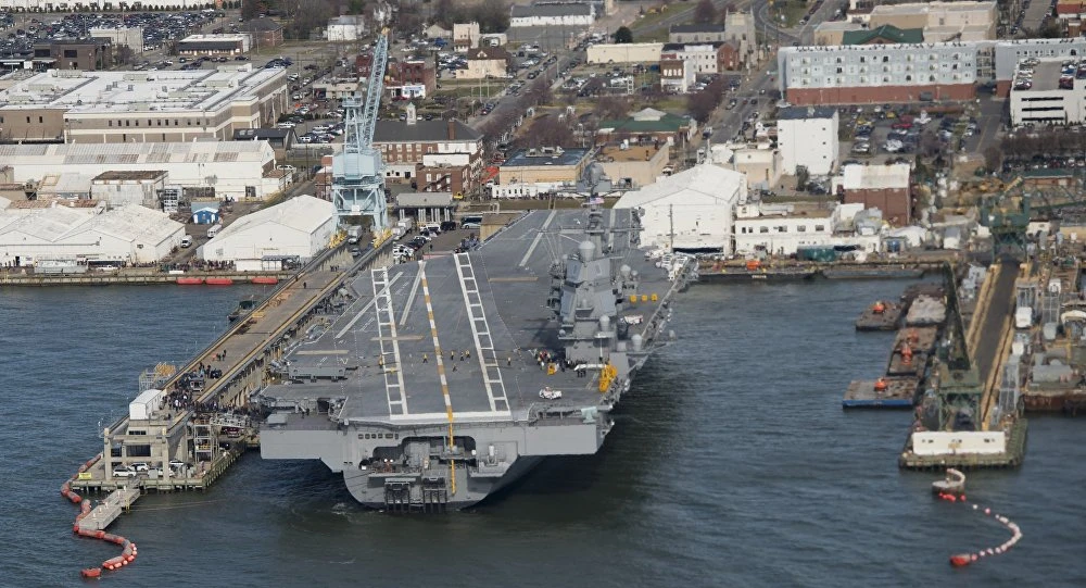 Tàu sân bay USS Gerald R. Ford tại TP Newport News, bang Virginia (Mỹ), từng được Tổng thống Mỹ Donald Trump đến thăm tháng 12-2018. Ảnh: AFP