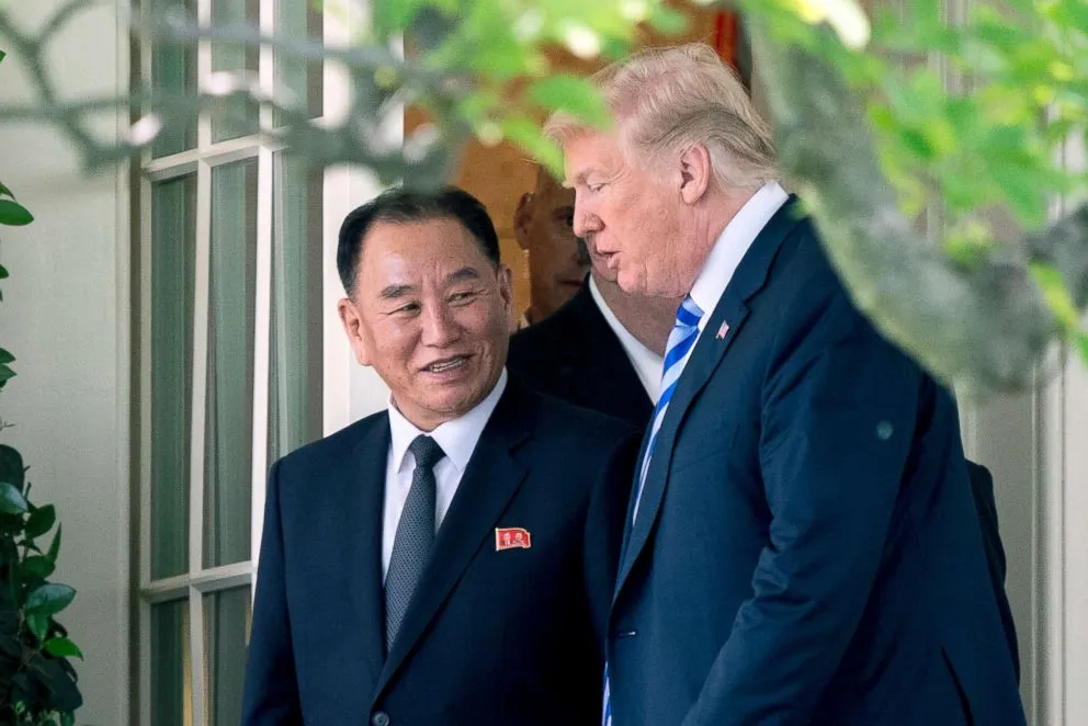 Tổng thống Mỹ Donald Trump (phải) tiếp Phó Chủ tịch Đảng Lao động Triều Tiên Kim Yong-chol tại Nhà Trắng ngày 1-6-2018. Ảnh: AP