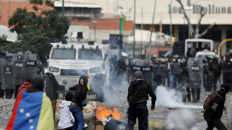 Biểu tình chống chính phủ diễn ra ở thủ đô Caracas (Venezuela). Ảnh: REUTERS