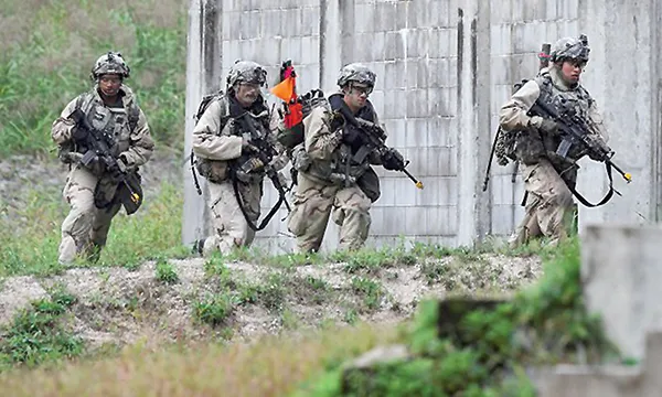 Nhiều nghị sĩ Mỹ và nhiều nhà phân tích đoán rằng ông Trump có thể đồng ý giảm sự hiện diện quân sự của Mỹ ở Hàn Quốc. Ảnh: AFP