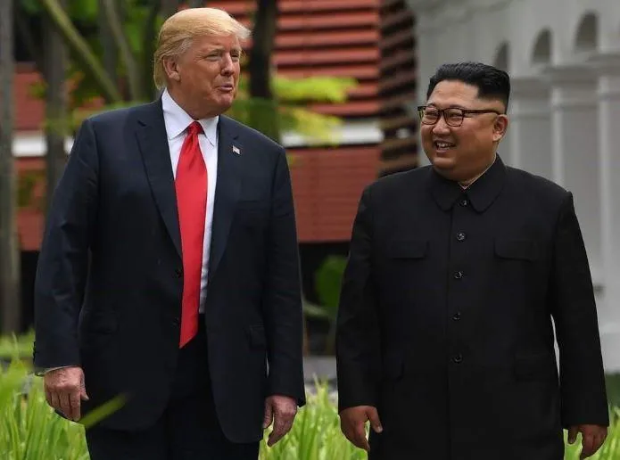 Tổng thống Mỹ Donald Trump (phải) và lãnh đạo Triều Tiên Kim Jong-un (trái) sẽ ăn tối chung vào ngày 27-2. Ảnh: AFP