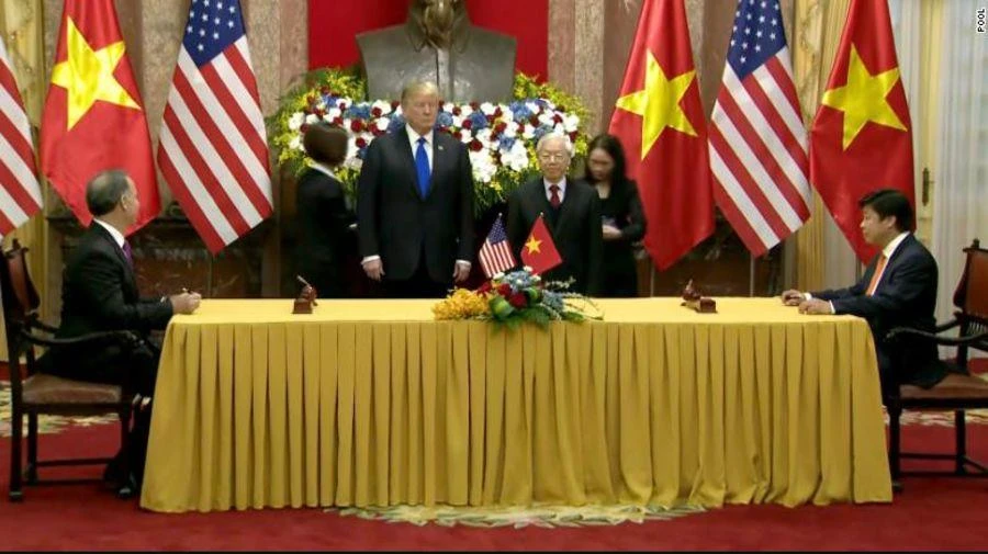 Tổng thống Mỹ Donald Trump được Tổng Bí thư, Chủ tịch nước Nguyễn Phú Trọng tiếp sáng nay. Ảnh: CNN