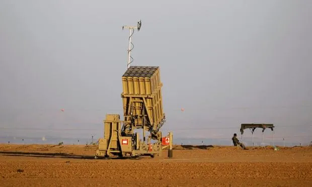 Đơn vị tên lửa đánh chặn Iron Dome của Israel được triển khai gần Dải Gaza. Ảnh: REUTERS