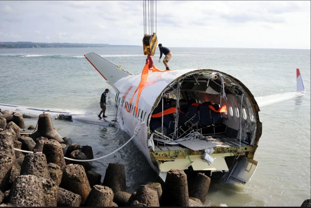 Hiện trường tai nạn của chiếc Boeing 737 MAX 8 của hãng Lion Air rơi ở Indonesia ngày 29-10-2018. Ảnh: SBS