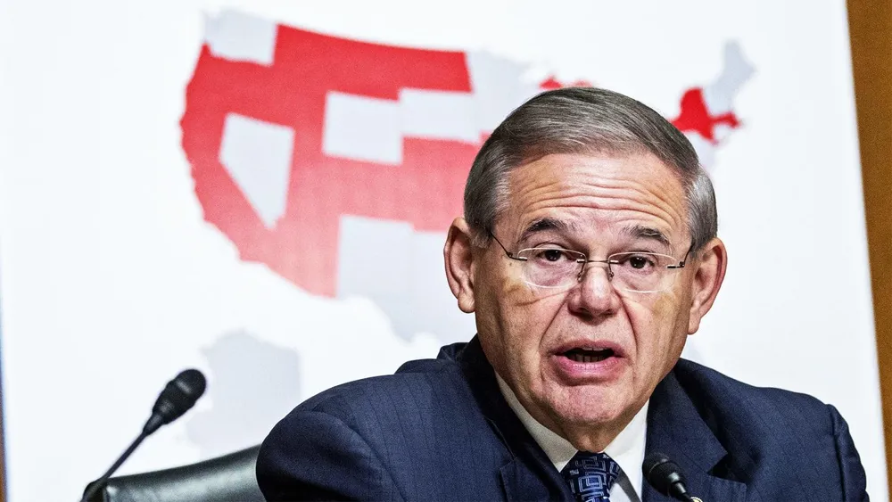 Thượng nghị sĩ Bob Menendez, thành viên cấp cao tại Ủy ban Quan hệ Đối ngoại Thượng viện Mỹ đề nghị hai ông Zelenskiy và Poroshenko nói rõ quan điểm với Nga. Ảnh: DAILY BEAST