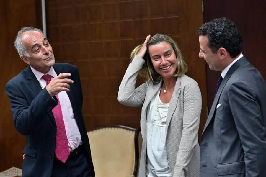 Đại sứ EU tại Cuba Alberto Navarro (trái) và Đại diện cấp cao về Các vấn đề đối ngoại và Chính sách An ninh EU Federica Mogherini (giữa) tại Cuba năm 2018. Ảnh: EPA