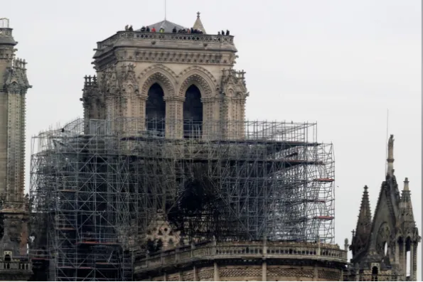 Hình ảnh nhà thờ hư hại nặng, ông Macron hứa sửa trong 5 năm ảnh 8