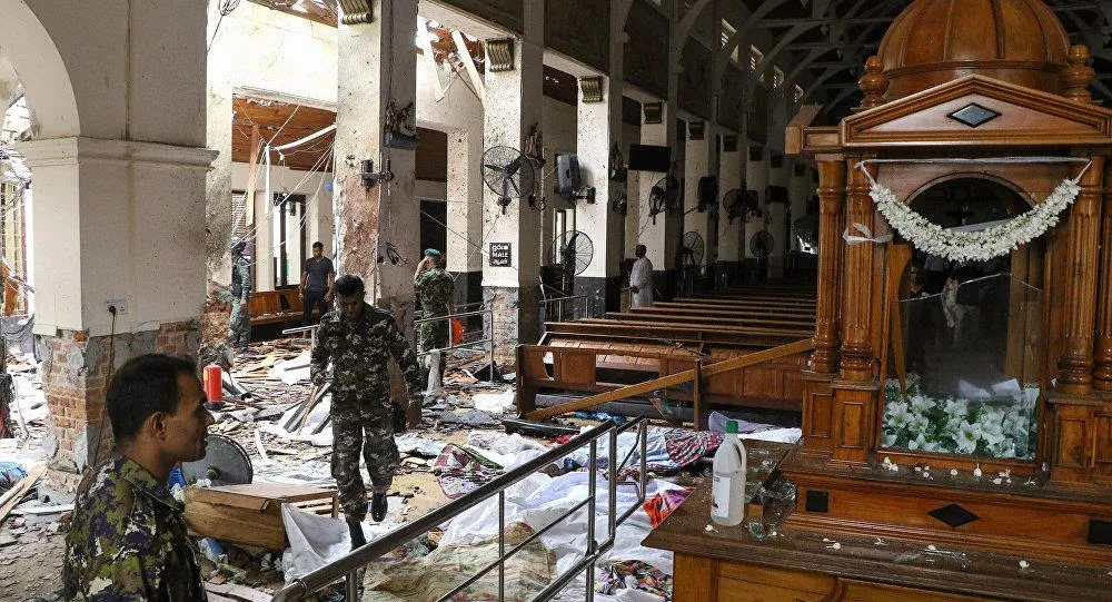 Hiện trường vụ nổ bom tại nhà thờ Thánh Anthony ở thủ đô Colombo (Sri Lanka) ngày 21-4. Ảnh: AP