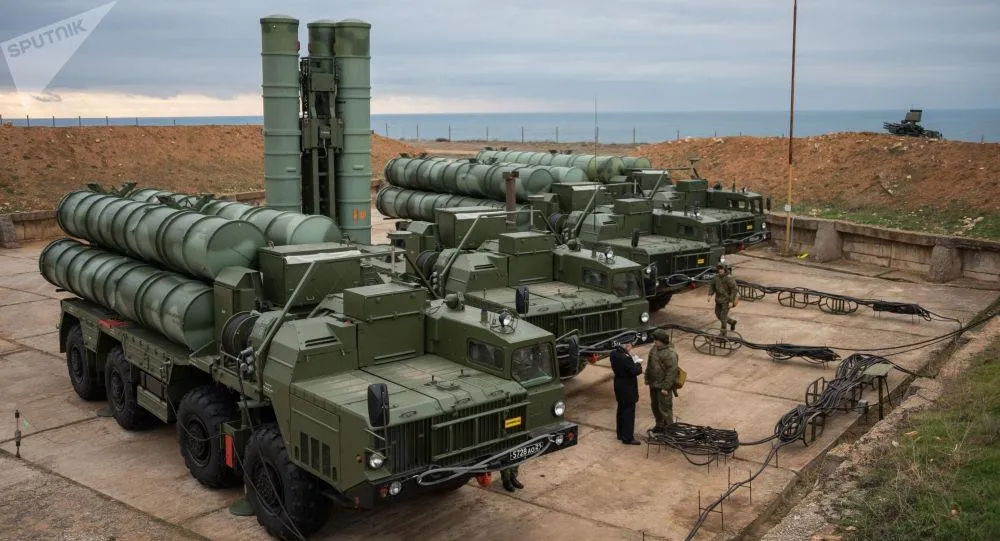 Hệ thống tên lửa phòng không S-400 của Nga. Ảnh: SPUTNIK