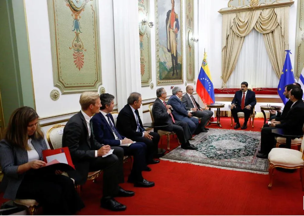 Tổng thống Venezuela Nicolas Maduro trong một cuộc gặp với các đại diện các nước châu Âu và Mỹ Latinh, thành viên của Nhóm Liên lạc Quốc tế, tại Caracas (Venezuela) ngày 16-5. Ảnh: REUTERS