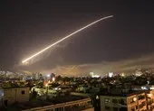 Israel cấp tập nã tên lửa giết binh sĩ Syria, Hezbollah ảnh 6 Syria bắn hạ tên lửa từ lãnh thổ Israel kiểm soát