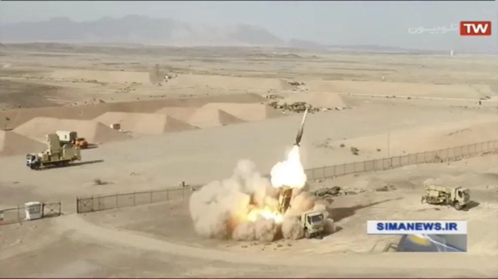 Hệ thống tên lửa phòng không Khordad 15 của Iran có thể tiêu diệt cả 6 mục tiêu cùng lúc. Ảnh: TWITTER