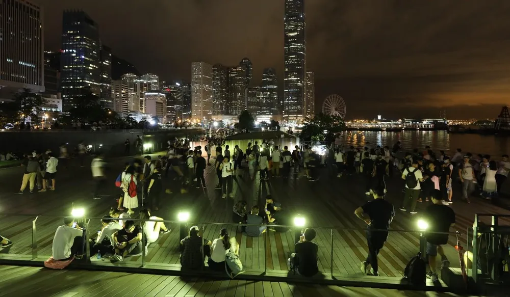 Người dân Hong Kong đã tập trung chuẩn bị biểu tình đầu ngày 12-6. Ảnh: SCMP