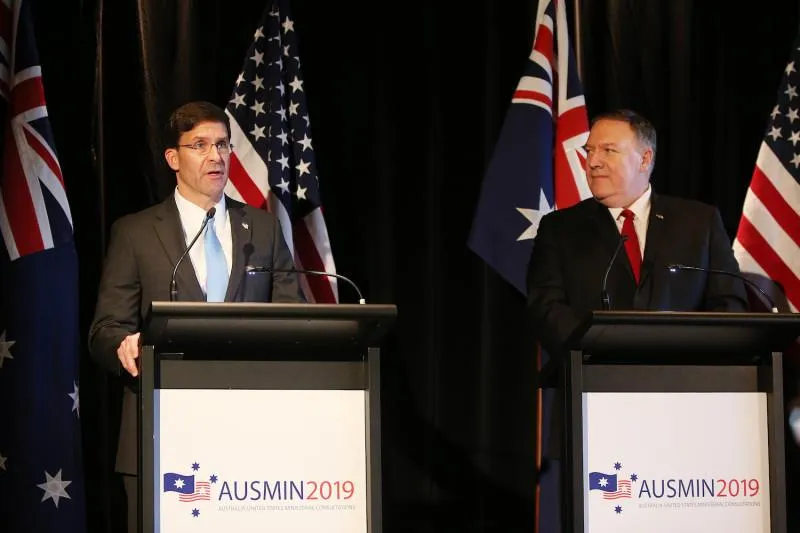 Bộ trưởng Quốc phòng Mỹ Mark Esper (trái) và Ngoại trưởng Mỹ Mike Pompeo tại cuộc họp báo ở Sydney (Úc) ngày 4-8. Ảnh: DETTY IMAGES