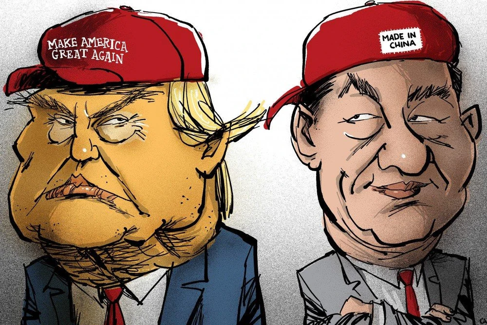 Tranh của họa sĩ Stephen Case: Tổng thống Mỹ Donald Trump (trái) đội nón mang dòng chữ “Đưa nước Mỹ vĩ đại trở lại” và Chủ tịch Trung Quốc Tập Cận Bình (phải) đội nón mang dòng chữ "Sản xuất tại Trung Quốc". 