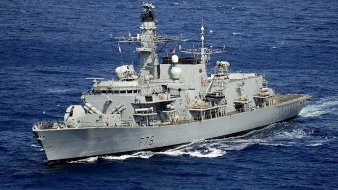 Tàu chiến HMS Kent vừa được Anh triển khai đến vịnh Ba Tư nhằm tham gia thực hiện Chiến dịch An ninh Hàng hải do Mỹ dẫn đầu ở khu vực. Ảnh: ITV NEWS