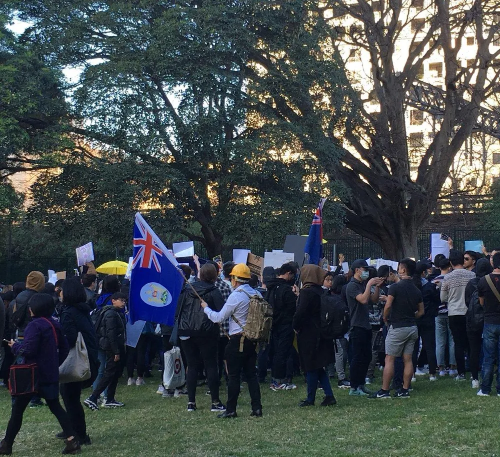 Xuống đường tại Sydney (Úc) ngày 18-8 ủng hộ biểu tình Hong Kong. Ảnh: TWITTER