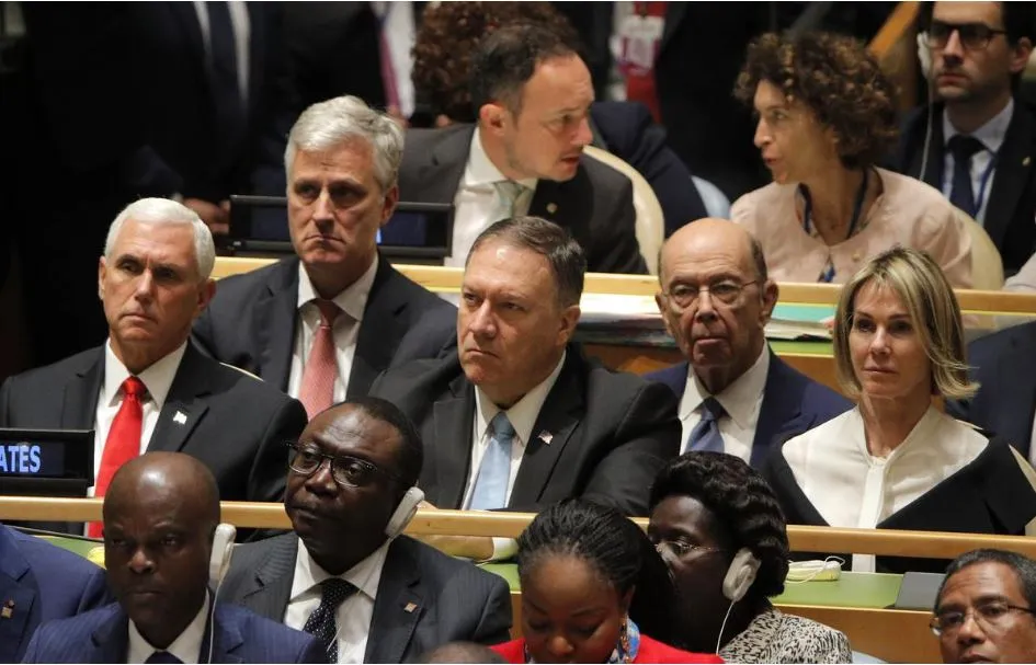 Phó Tổng thống Mỹ Mike Pence (bên trái, hàng thứ hai) và Ngoại trưởng Mỹ Mike Pompeo (thứ hai bên phải, hàng thứ hai) theo dõi Tổng thống Mỹ Donald Trump phát biểu tại kỳ họp Đại Hội đồng LHQ ở New York ngày 24-9. Ảnh: REUTERS