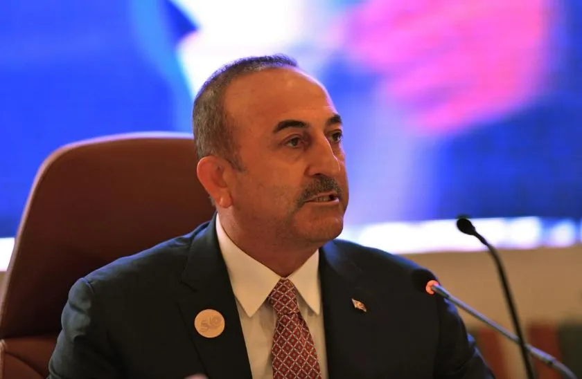 Ngoại trưởng Thổ Nhĩ Kỳ Mevlut Cavusoglu tuyên bố Thổ Nhĩ Kỳ không sợ toàn cầu cô lập. Ảnh: REUTERS