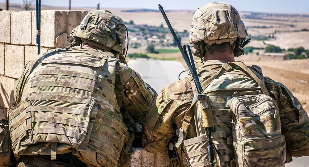 Binh sĩ Mỹ trong một lần tuần tra bên ngoài TP Manbij ở tỉnh Aleppo (đông bắc Syria). Ảnh: US ARMY