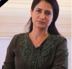 Tổng Thư ký đảng Tương lai Syria Hevrin Khalaf, 35 tuổi vừa bị các tay súng đồng minh Thổ Nhĩ Kỳ phục kích và hành hình. Ảnh: SDC PRESS