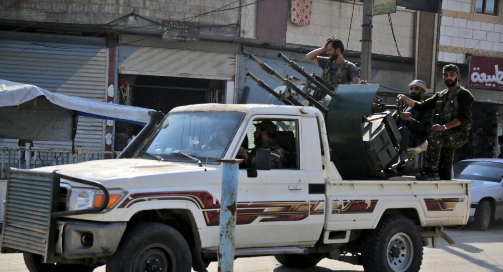 Các tay súng nổi dậy Syria (FSA) được Thổ Nhĩ Kỳ bảo trợ tuần tra thị trấn Tel Abyad, tỉnh Raqqa (Syria) ngày 31-10. Ảnh: AFP