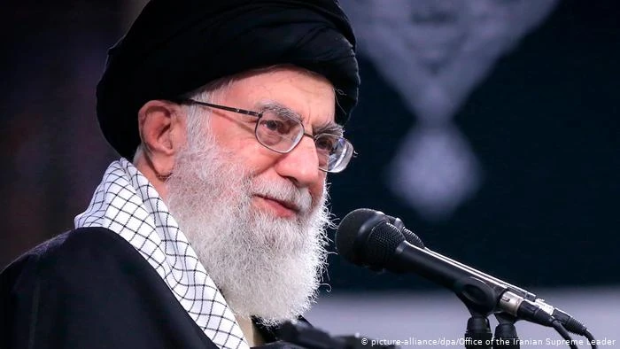 Lãnh đạo tối cao Iran Ayatollah Ali Khamenei tuyên bố Iran sẽ không dỡ bỏ lệnh cấm đối thoại với Mỹ, sẽ không để Mỹ quay trở lại. Ảnh: DW