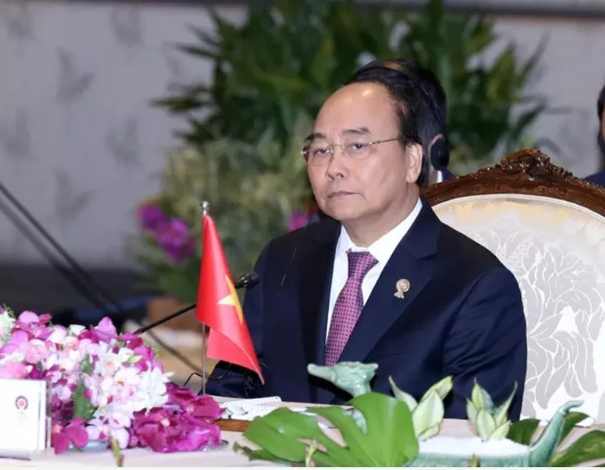 Thủ tướng Nguyễn Xuân Phúc dự phiên toàn thể Hội nghị Cấp cao ASEAN lần thứ 35 tại Bangkok (Thái Lan). Ảnh: NLĐ