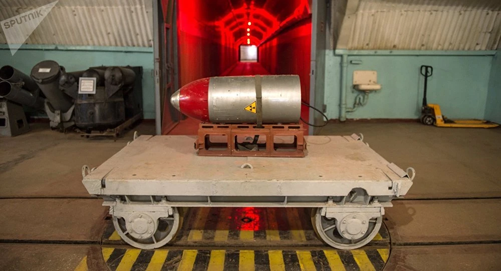 Một đầu đạn hạt nhân trên một xe đẩy tại bảo tàng hải quân Balaklava ở bán đảo Crimea. Ảnh: SPUTNIK