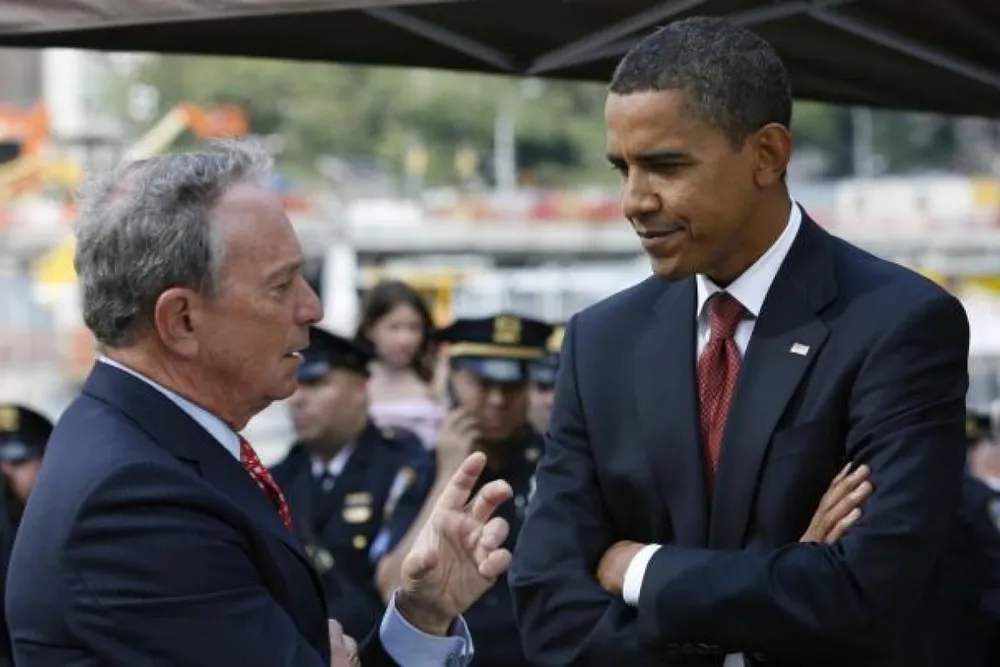 Ông Michael Bllomberg (trái) - tỉ phú, cựu Thị trưởng New York trong một lần gặp Tổng thống Mỹ thuộc đảng Dân chủ Barack Obama (phải), người tiền nhiệm của ông Donald Trump. Ảnh: SCMP