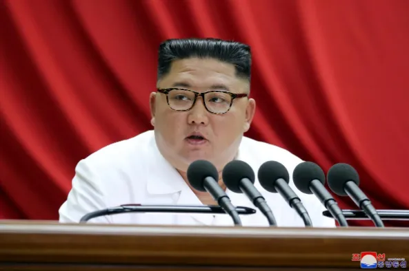 Lãnh đạo Triều Tiên Kim Jong-un phát biểu trong kỳ họp toàn thể thứ 5 của Ủy ban Trung ương Đảng Lao động Triều Tiên. Ảnh: KCNA cung cấp ngày 30-12