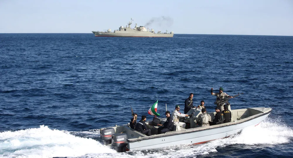 Lính thủy Iran trên một xuồng cao tốc ở biển Oman trong ngày tập trận chung thứ ba Iran-Nga-Trung Quốc. Ảnh: REUTERS