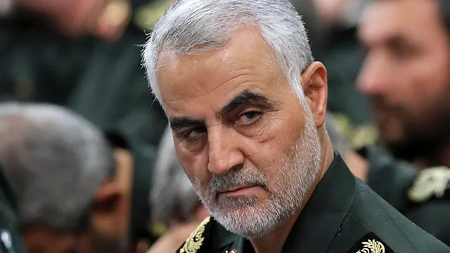 Thiếu tướng Qassim Soleimani - Chỉ huy Lực lượng Đặc nhiệm Quds thuộc Quân đoàn Vệ binh Cách mạng Hồi giáo Iran (giữa) trong một cuộc họp ở Tehran (Iran). Ảnh: AP