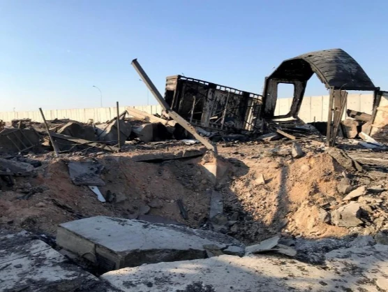 Hiện trường căn cứ không quân Ayn al-Asad ở tỉnh Anbar (Iraq) ngày 13-1, sau khi bị Iran nã tên lửa. Ảnh: REUTERS