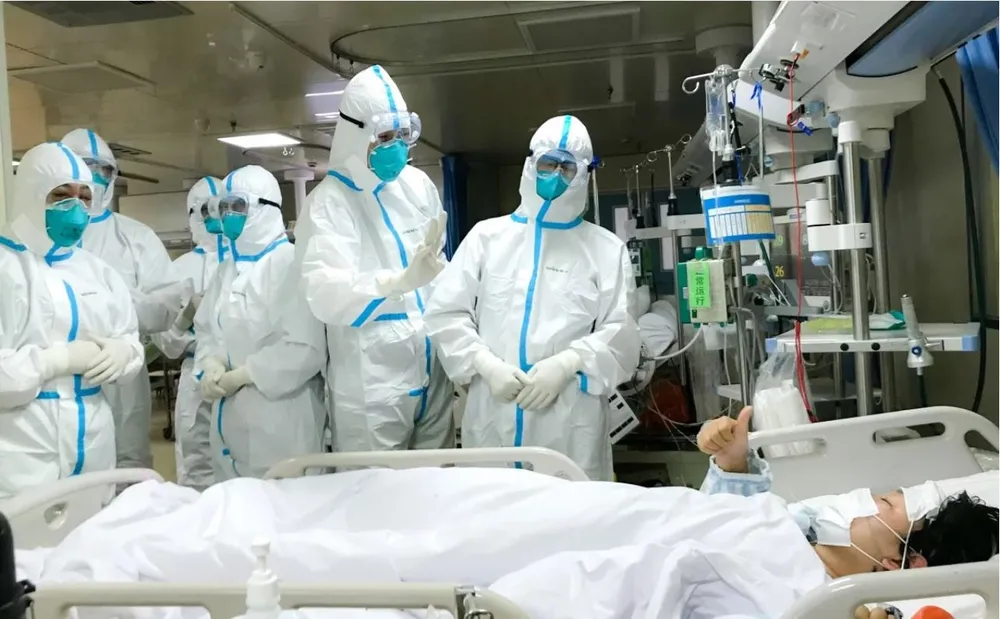 Những người cảm nhận rõ nhất áp lực từ dịch virus Corona không ai khác có lẽ là các bác sĩ, y tá đang làm việc ở Vũ Hán. Ảnh: AFP