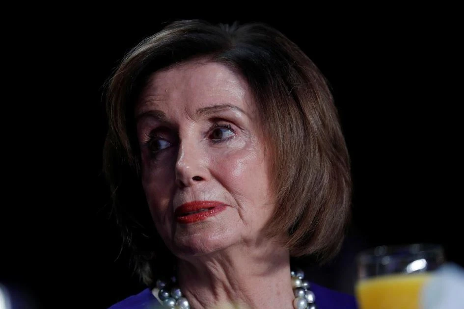 Chủ tịch Hạ viện Nancy Pelosi dự buổi lễ ăn sáng cầu nguyện quốc gia thường niên ngày 6-2. Ảnh: REUTERS