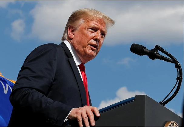 Tổng thống Mỹ Donald Trump phát biểu khi đến thăm lực lượng thủy quân lục chiến ở TP Marinette, bang Wisconsin (Mỹ) ngày 25-6. Ảnh: REUTERS/Carlos Barria