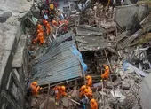 Sập chung cư 54 căn, 10 người chết, 25 hộ gia đình mắc kẹt