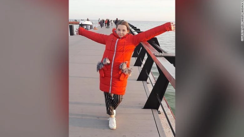 Ông nội từ Kiev sang Ba Lan, qua Thổ Nhĩ Kỳ, qua Nga để tới Donetsk tìm cháu gái mồ côi ảnh 1