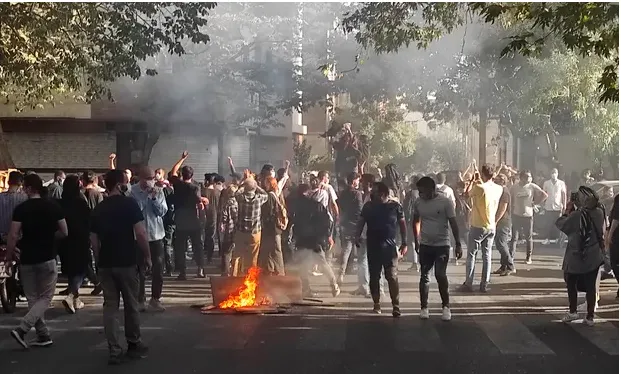 Làn sóng biểu tình ở Iran đã kéo dài 3 tuần. Ảnh: GETTY IMAGES